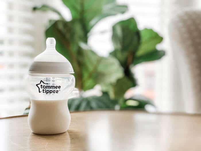 bottle feeding tommee tippee filled milk formula breastmilk